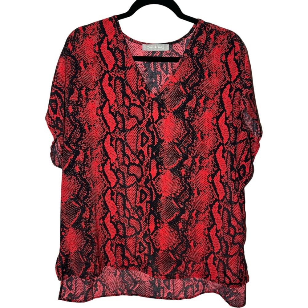 Pixi + Ivy Women's Medium Boxy Snake Print Short Sleeve V‎ Neck Top Blouse Shirt